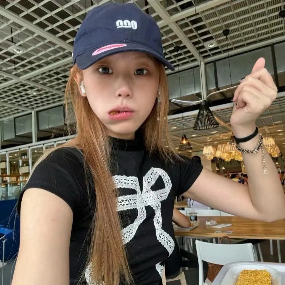 一个攞景的少年